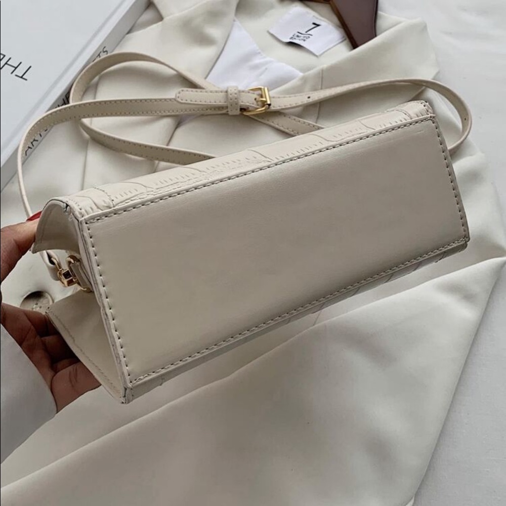🤍NEW🤍 Small Crossbody/ Handbag - Picture 2 of 4